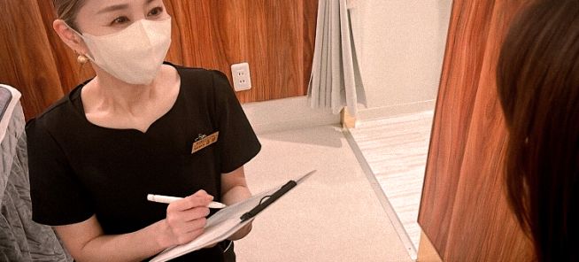 お一人おひとりの悩みやご要望をお聞かせください。お客様へのアドバイスやコースの説明をさせていただきます。何か気になることがあれば、お気軽にお尋ねください。