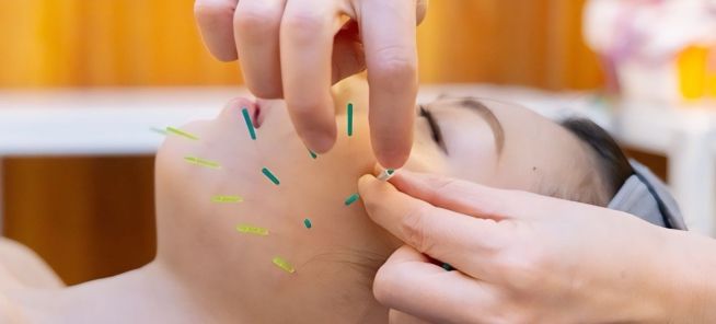 ご希望のコースのお手入れを進めていきます。落ち着いた空間でゆっくりとリラックスしてお手入れをお楽しみください。